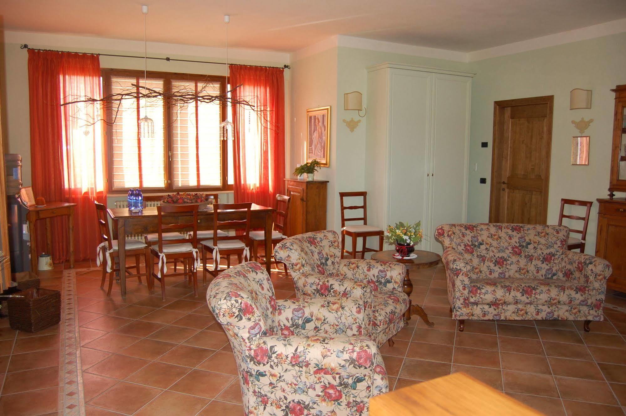 Agriturismo La Rosa Tea Villa Urbania Luaran gambar