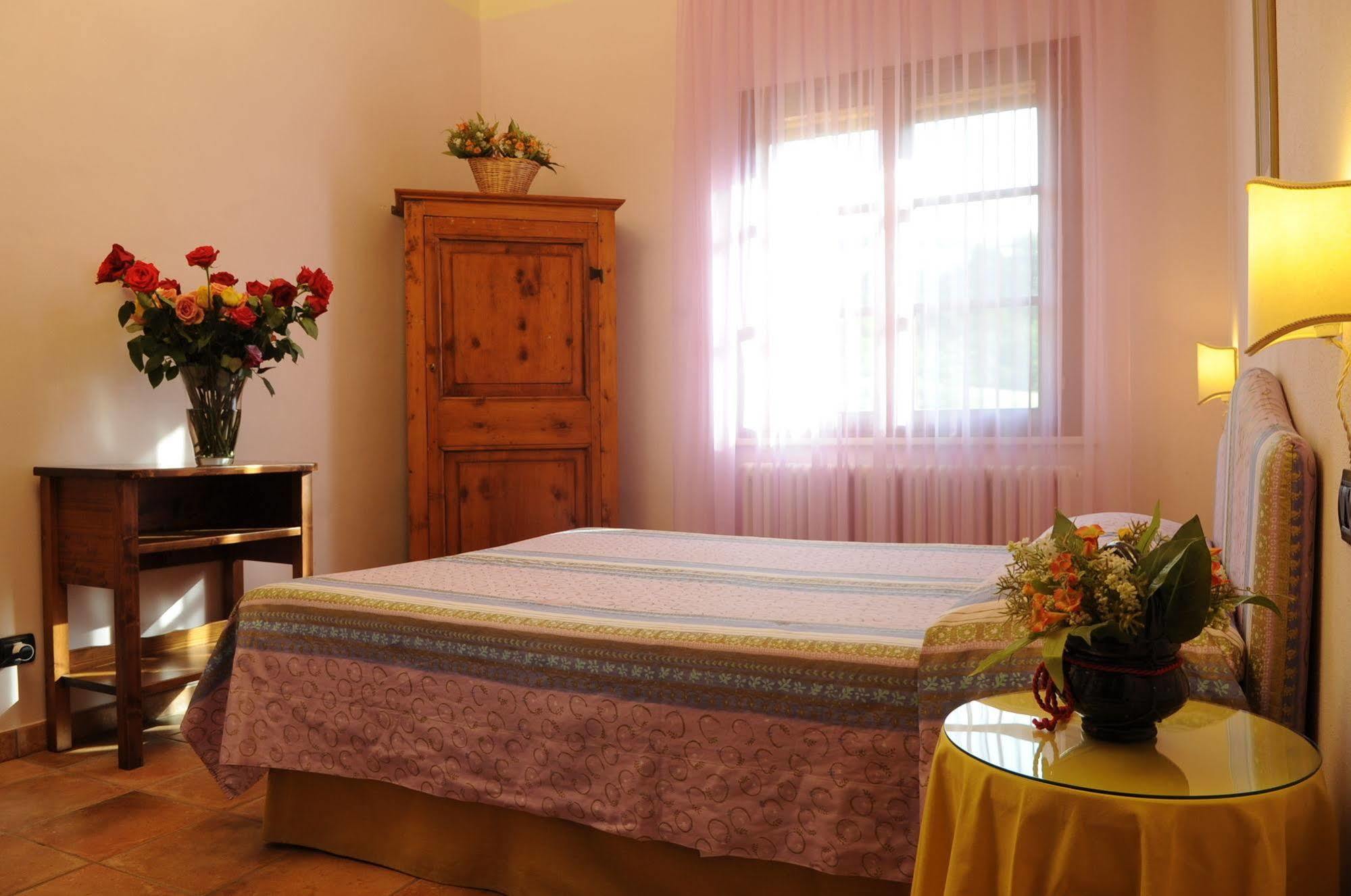 Agriturismo La Rosa Tea Villa Urbania Luaran gambar